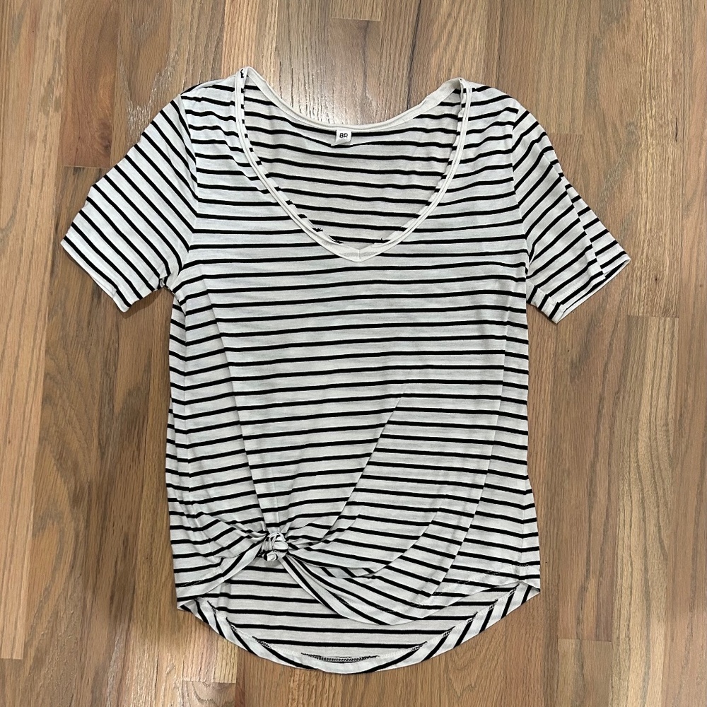 Black and white striped shirt sleeves top